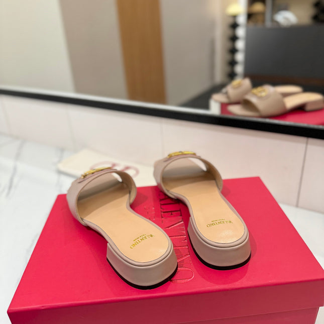 VALENTINO 26S SANDALS IN BEIGE SMOOTH CALFSKIN WITH GOLD HARDWARE