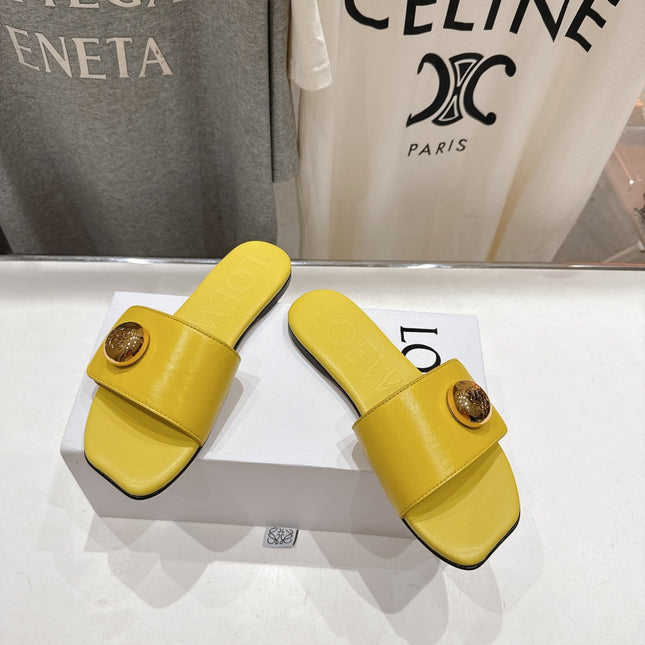 LOEWE 26S PEBBLE SLIDE IN YELLOW CALFSKIN GOLD HARDWARE