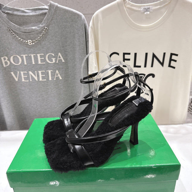BOTTEGA VENETA 26S HIGH-HEEL SANDALS IN BLACK LAMBSKIN AND SHEARLING