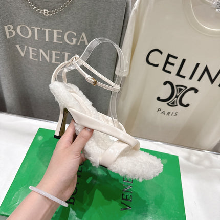 BOTTEGA VENETA 26S HIGH-HEEL SANDALS IN OFF WHITE LAMBSKIN AND SHEARLING