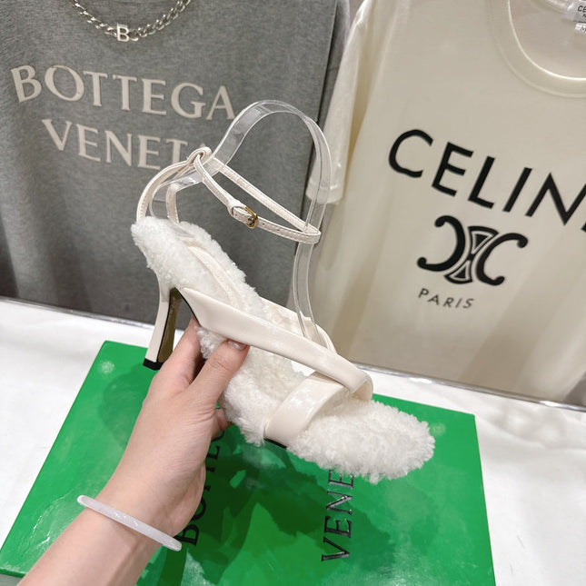 BOTTEGA VENETA 26S HIGH-HEEL SANDALS IN OFF WHITE LAMBSKIN AND SHEARLING