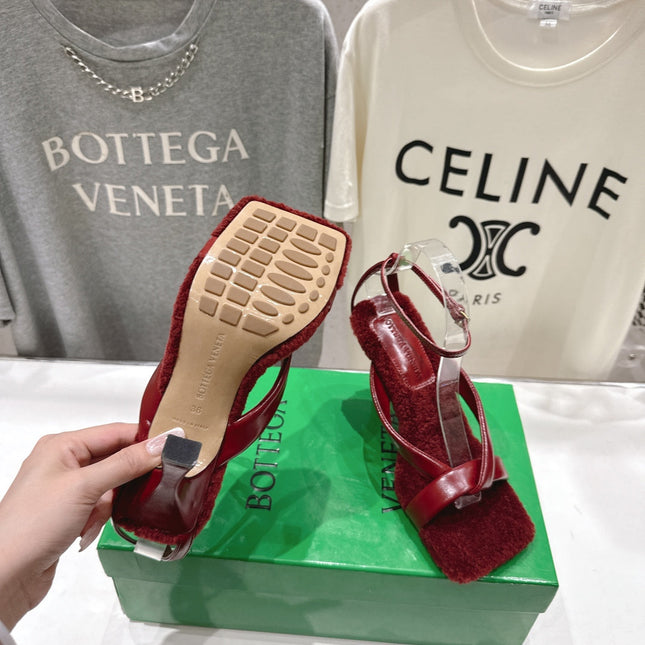 BOTTEGA VENETA 26S HIGH-HEEL SANDALS IN RED LAMBSKIN AND SHEARLING