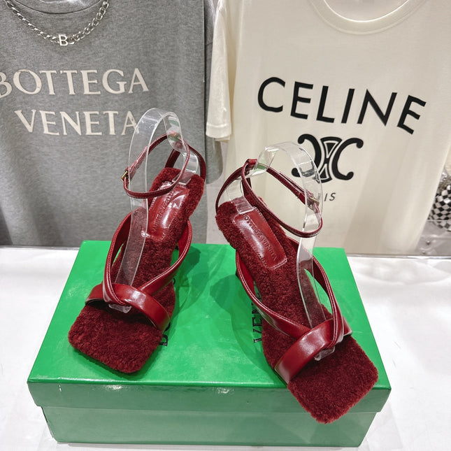 BOTTEGA VENETA 26S HIGH-HEEL SANDALS IN RED LAMBSKIN AND SHEARLING