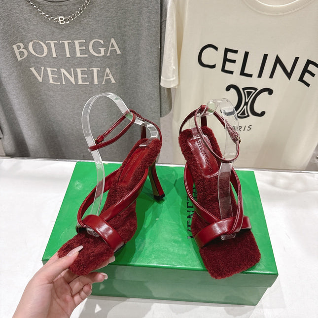 BOTTEGA VENETA 26S HIGH-HEEL SANDALS IN RED LAMBSKIN AND SHEARLING