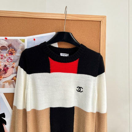 CHANEL 26S LONG SLEEVE CREWNECK KNIT SWEATER 1541
