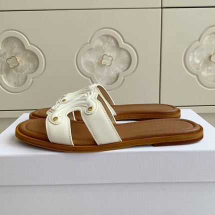 CELINE 26S TRIOMPHE SLIDE SANDALS IN IVORY WHITE CALFSKIN WITH TAN BROWN FOOTBED