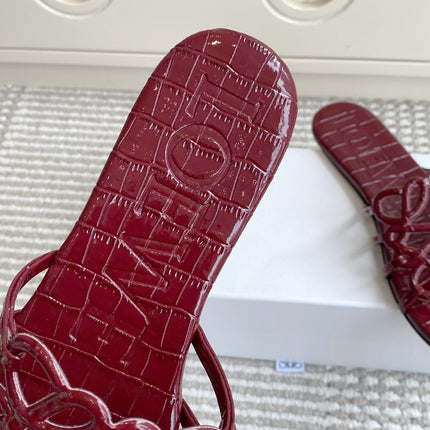 LOEWE 26S SLIDE SANDALS IN BURGUNDY RED CROC-EMBOSSED PATENT CALFSKIN