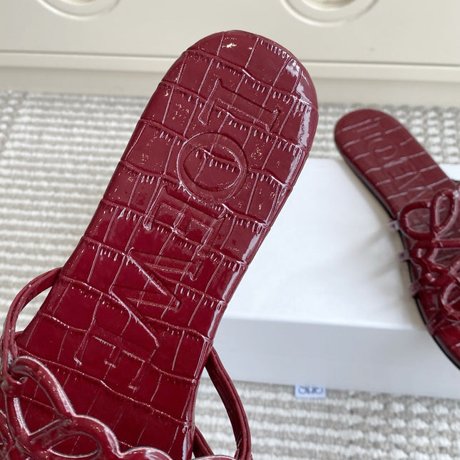 LOEWE 26S SLIDE SANDALS IN BURGUNDY RED CROC-EMBOSSED PATENT CALFSKIN