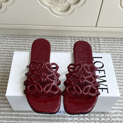 LOEWE 26S SLIDE SANDALS IN BURGUNDY RED CROC-EMBOSSED PATENT CALFSKIN