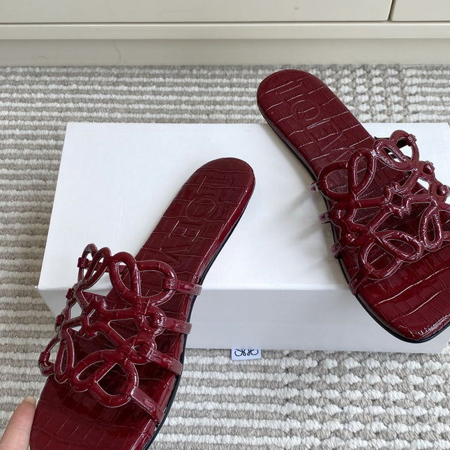 LOEWE 26S SLIDE SANDALS IN BURGUNDY RED CROC-EMBOSSED PATENT CALFSKIN