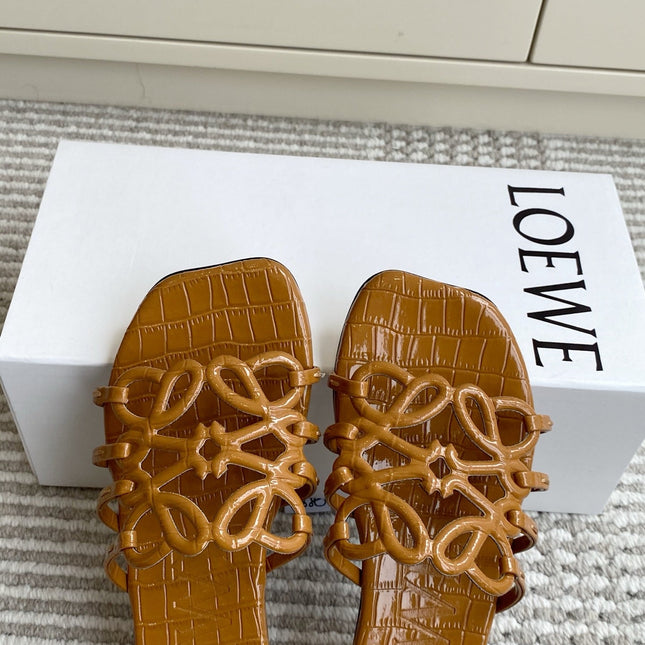 LOEWE 26S SLIDE SANDALS IN CARAMEL BROWN CROC-EMBOSSED PATENT CALFSKIN
