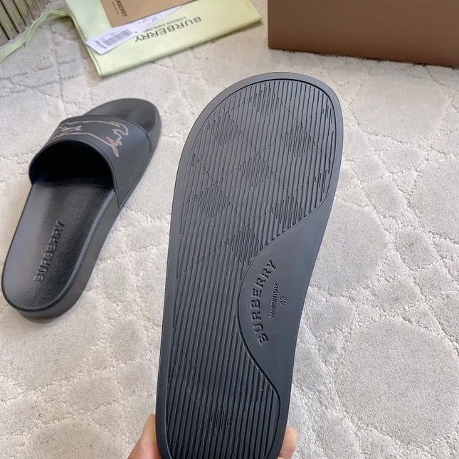 BURBERRY 26S EQUESTRIAN KNIGHT RUBBER SLIDES IN BLACK CALFSKIN