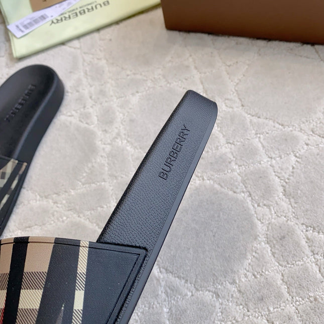 BURBERRY 26S CHECK PRINT RUBBER SLIDES IN BLACK BEIGE CALFSKIN