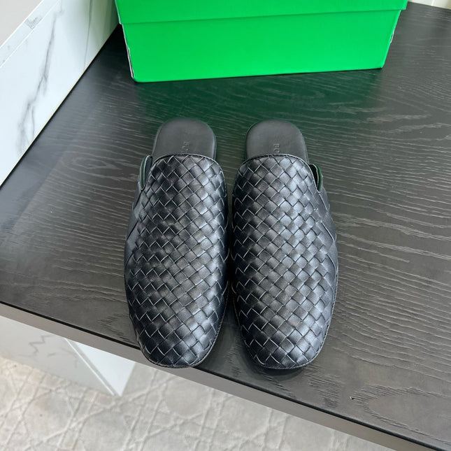 BOTTEGA VENETA 26S FLAT MULES IN BLACK WOVEN LAMBSKIN