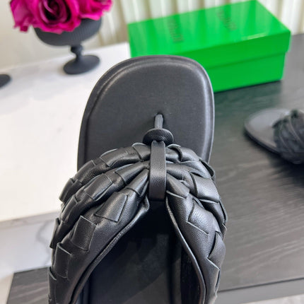 BOTTEGA VENETA 26S HIGH-HEEL THONG SANDALS 50 MM IN BLACK LAMBSKIN