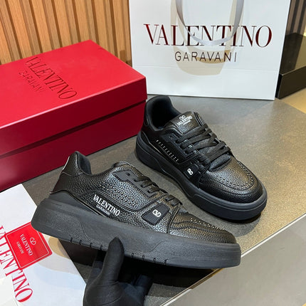 VALENTINO 26S ONESTUD SNEAKERS IN BLACK CALFSKIN