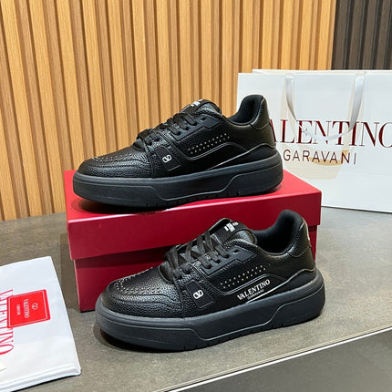 VALENTINO 26S ONESTUD SNEAKERS IN BLACK CALFSKIN