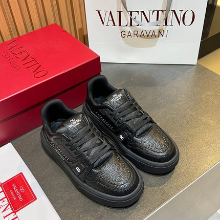 VALENTINO 26S ONESTUD SNEAKERS IN BLACK CALFSKIN