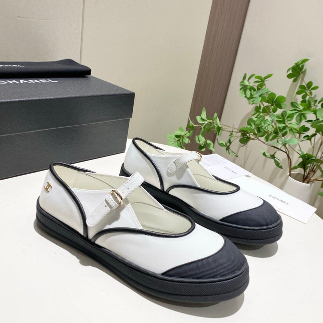 CHANEL 26S MARY JANE FLAT IN BLACK MIX WHITE FABRIC AND LAMBSKIN