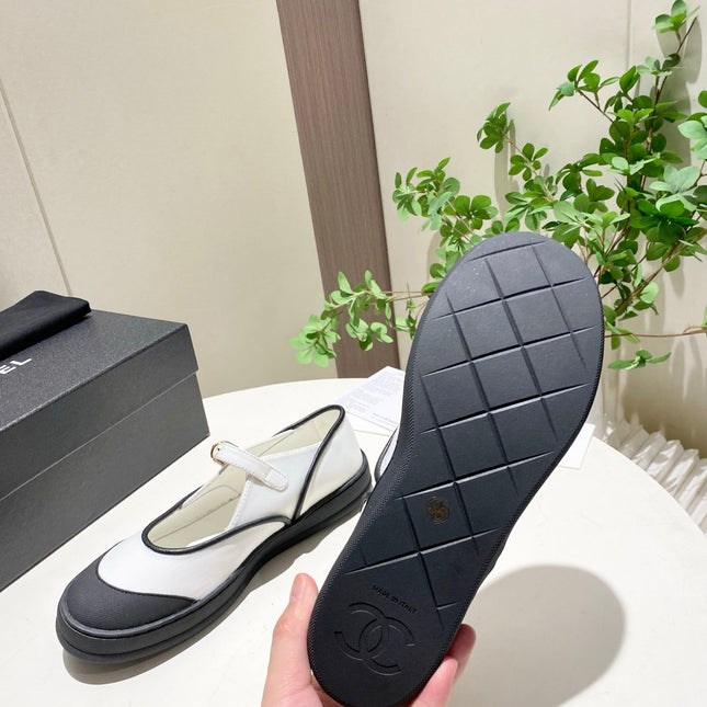CHANEL 26S MARY JANE FLAT IN BLACK MIX WHITE FABRIC AND LAMBSKIN