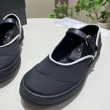 CHANEL 26S MARY JANE FLAT IN BLACK FABRIC AND LAMBSKIN