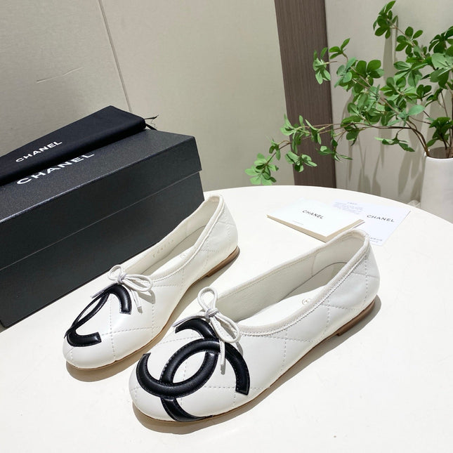 CHANEL 26S FLATS IN WHITE LAMBSKIN WITH BOW