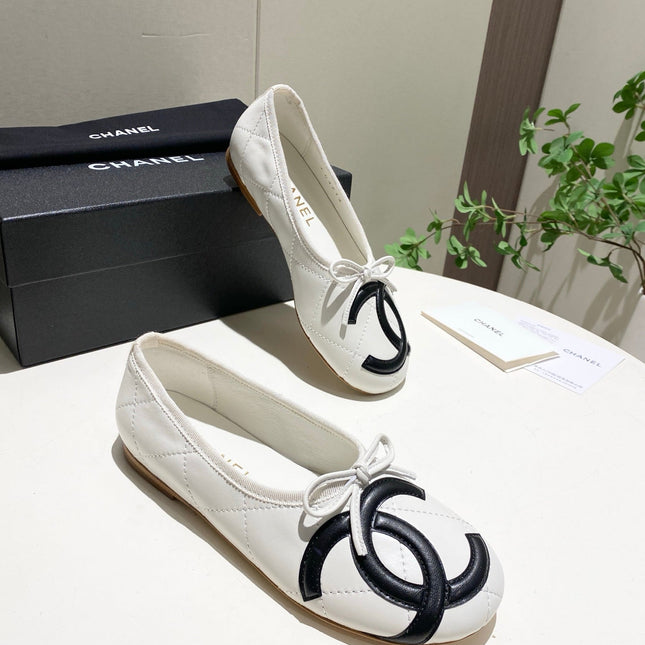 CHANEL 26S FLATS IN WHITE LAMBSKIN WITH BOW