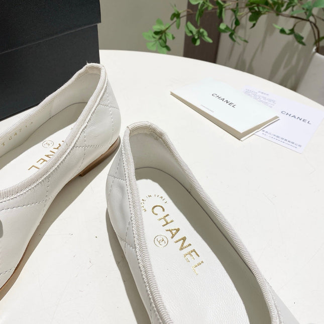 CHANEL 26S FLATS IN WHITE LAMBSKIN WITH BOW