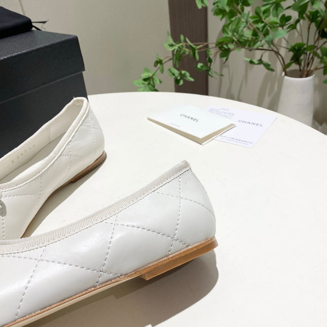 CHANEL 26S FLATS IN WHITE LAMBSKIN WITH BOW