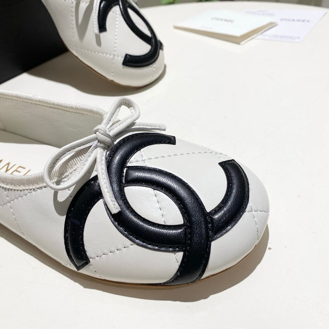 CHANEL 26S FLATS IN WHITE LAMBSKIN WITH BOW