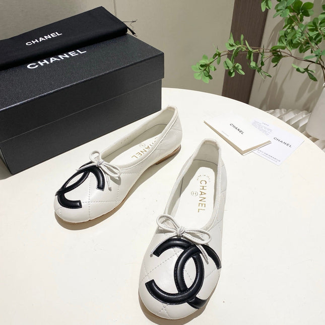 CHANEL 26S FLATS IN WHITE LAMBSKIN WITH BOW