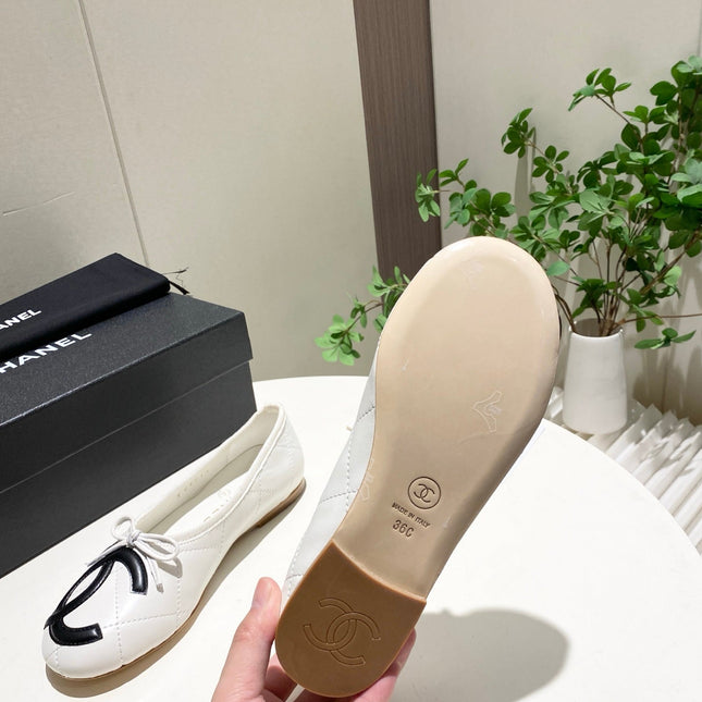 CHANEL 26S FLATS IN WHITE LAMBSKIN WITH BOW