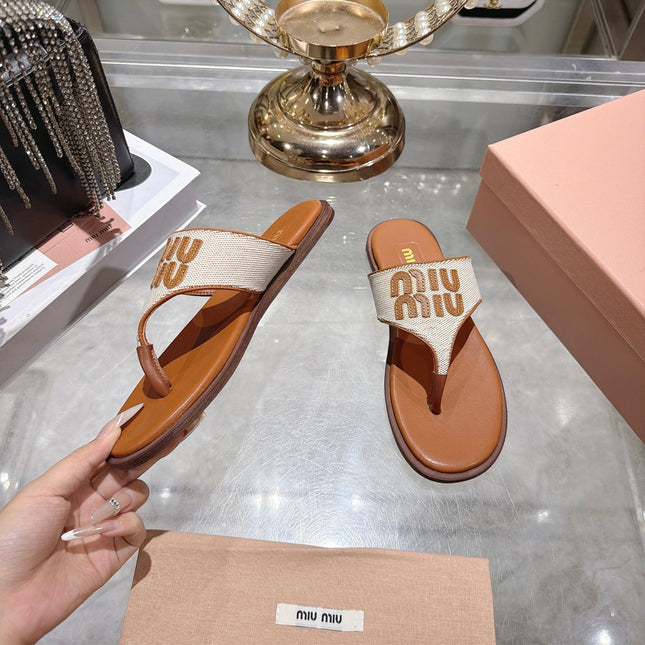 MIUMIU 26S THONG SANDALS IN BEIGE CANVAS AND COGNAC BROWN CALFSKIN LOGO