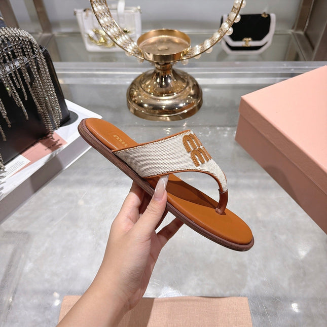 MIUMIU 26S THONG SANDALS IN BEIGE CANVAS AND COGNAC BROWN CALFSKIN LOGO