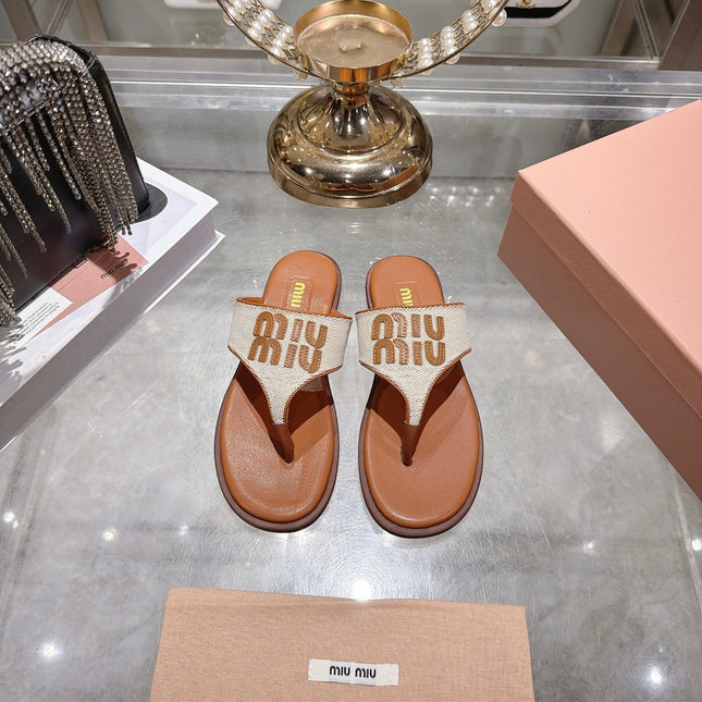 MIUMIU 26S THONG SANDALS IN BEIGE CANVAS AND COGNAC BROWN CALFSKIN LOGO