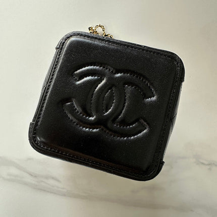 CHANEL 26S MINI BUCKET BAG 18 IN BLACK PATENT QUILTED CALFSKIN GOLD HARDWARE