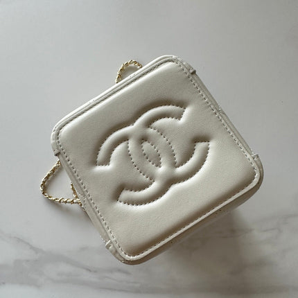 CHANEL 26S MINI BUCKET BAG 18 IN IVORY WHITE QUILTED CALFSKIN GOLD HARDWARE