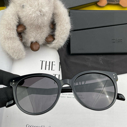 MONTAIGNE SUNGLASS CD5106 IN BLACK ACETATE