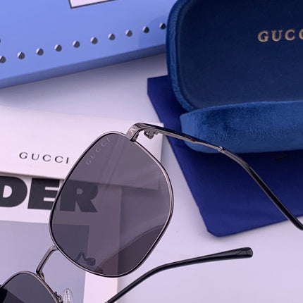 GUCCI 26S SQUARE FRAME IN METAL 424711