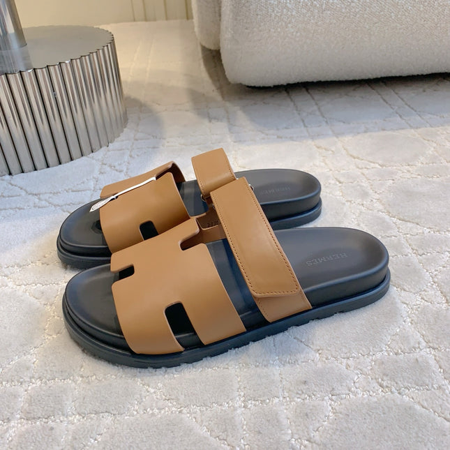 HM 26S CHYPRE SANDAL IN BROWN CALFSKIN WITH LOGO