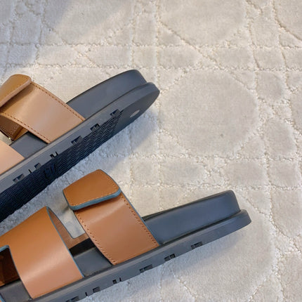 HM 26S CHYPRE SANDAL IN BROWN CALFSKIN WITH LOGO