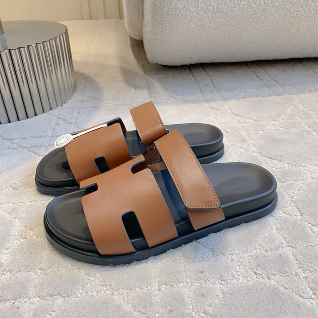 HM 26S CHYPRE SANDAL IN BROWN CALFSKIN WITH LOGO