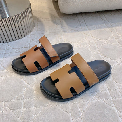 HM 26S CHYPRE SANDAL IN BROWN CALFSKIN WITH LOGO