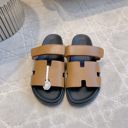 HM 26S CHYPRE SANDAL IN BROWN CALFSKIN WITH LOGO