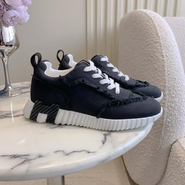 HM SNEAKER LOW SPORTS IN BLACK MESH
