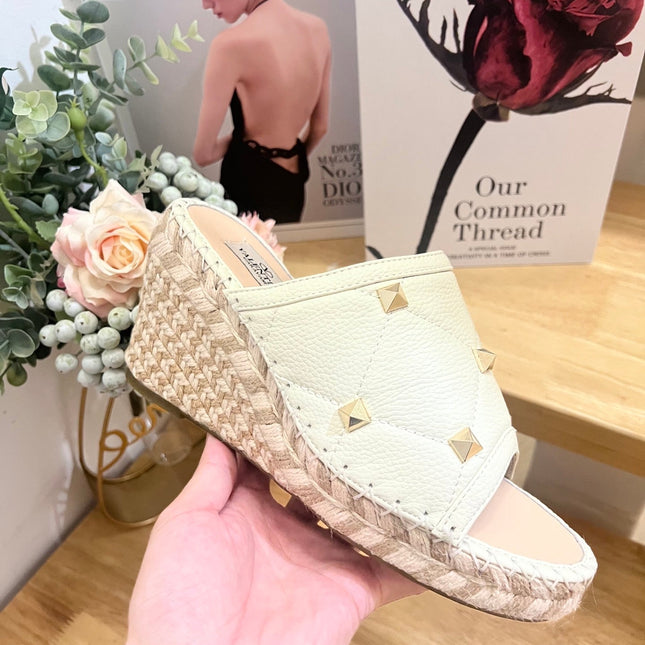 VALENTINO 26S WEDGE SANDALS IN OFF-WHITE CALFSKIN