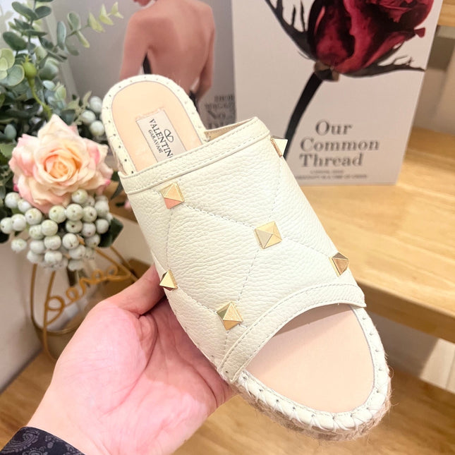 VALENTINO 26S WEDGE SANDALS IN OFF-WHITE CALFSKIN