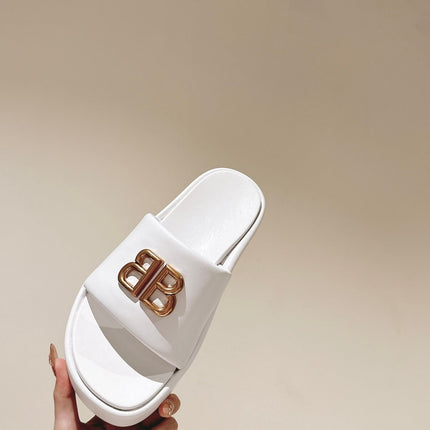 RISE SANDALS IN WHITE SHINY LAMBSKIN GOLD BUCKLE