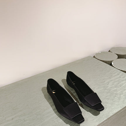 BALLERINA FLATS IN BLACK SATIN