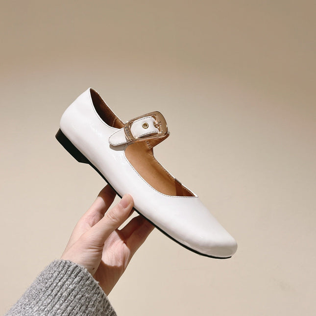CHLOÉ 26S MARY JANE FLATS IN WHITE GLOSSY CALFSKIN